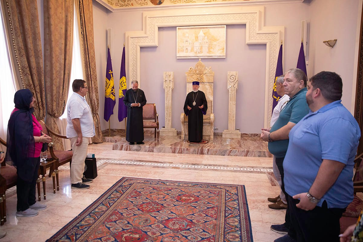 Католикос Всех Армян принял болгарских армянских паломников