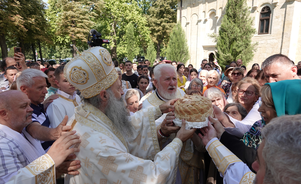 В день Святого Петра Патриарх Порфирий совершил богослужение в церкви Святых Апостолов Петра и Павла на Топчидере