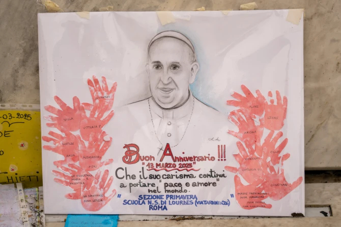 ПОСЛЕДНИЕ НОВОСТИ: Состояние Папы "стабильное", терапия продолжает улучшаться