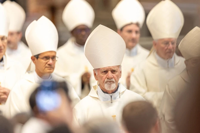 LIVE UPDATES: Кардиналы отслужили восьмую мессу Novendiales в преддверии предстоящего конклава