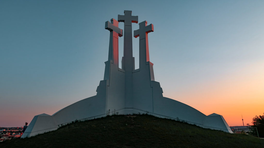 Что обозначает три креста