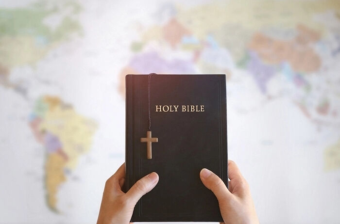 Продажи Библии в США и Великобритании удвоились с 2019 года
