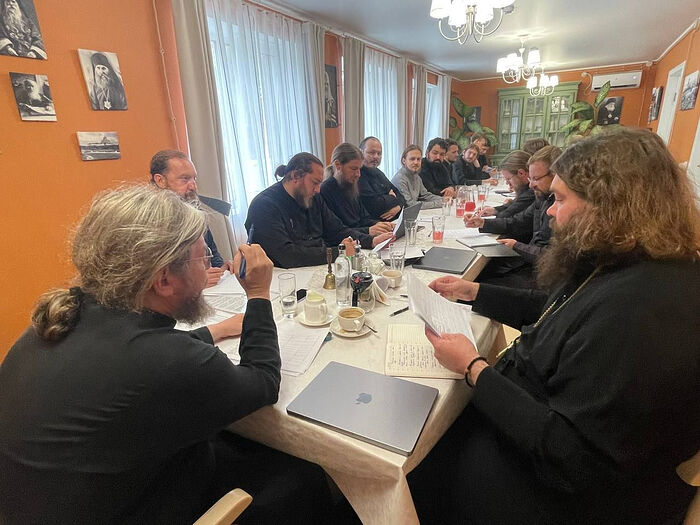 Митрополит Тихон возглавил братское совещание Херсонесского монастыря