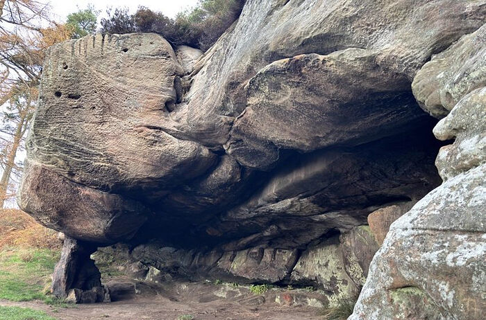 Англия: «Национальный фонд» незаконно запретил кинорежиссеру снимать документальный фильм на святом месте