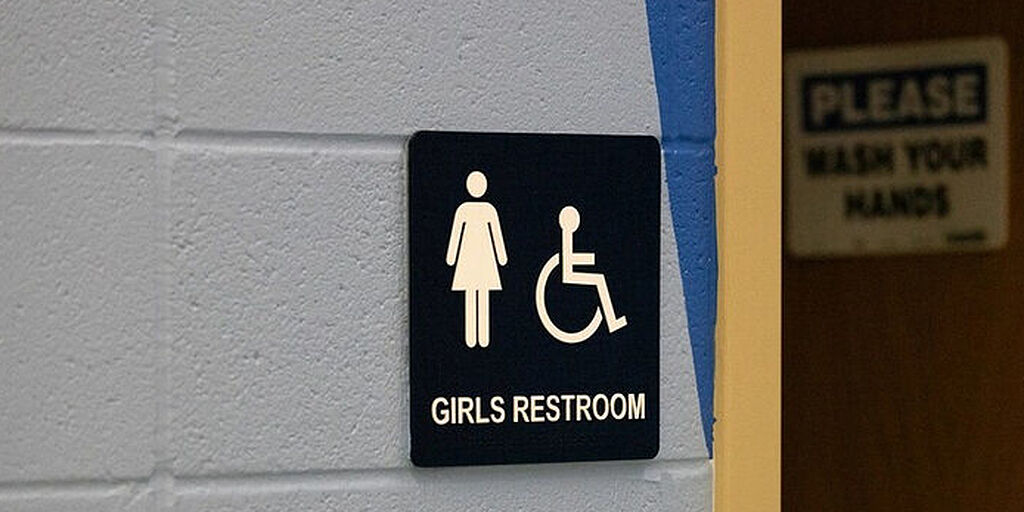 В Айдахо ввели расширенный запрет на использование трансгендерными мужчинами пространств, предназначенных для женщин