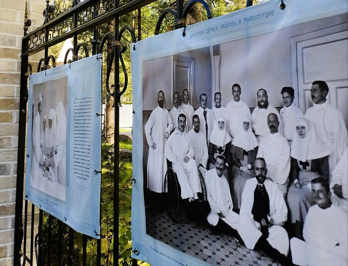 В Комарово действует выставка «Царская семья: любовь и милосердие»