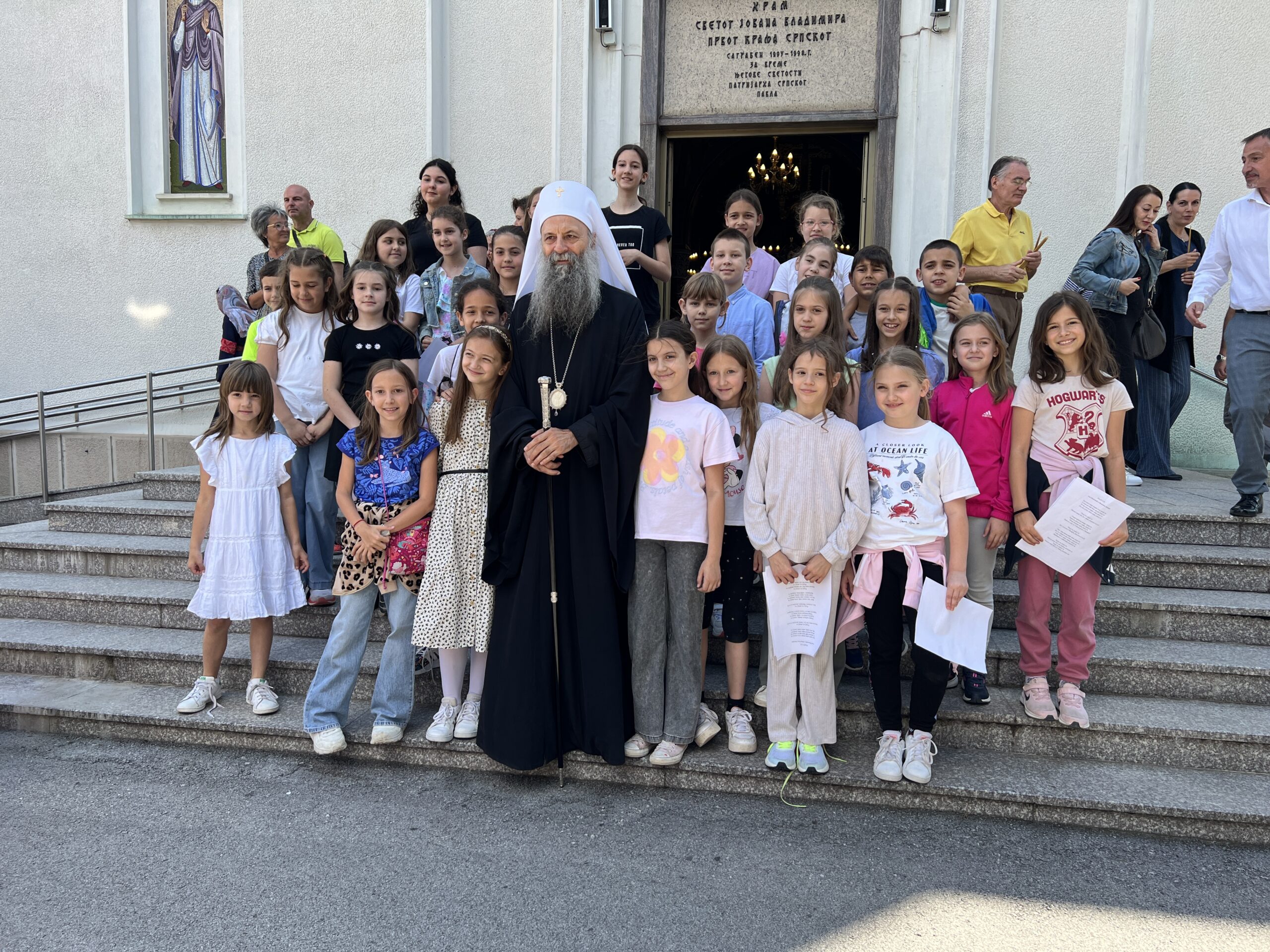 Патриарх Порфирий совершил Святую литургию в храме Иоанна Владимира.