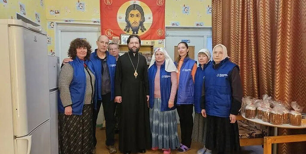 Состоялась встреча епископа Бердянского Петра с добровольцами Патриаршей гуманитарной миссии в Токмаке