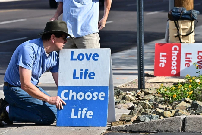 CDC: Число абортов немного сократилось после отмены закона Роу против Уэйда