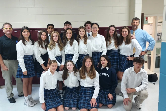 Католическая школа Вирджинии - одна из двух средних школ в мире, выбранных для участия в конкурсе НАСА на лучший марсоход