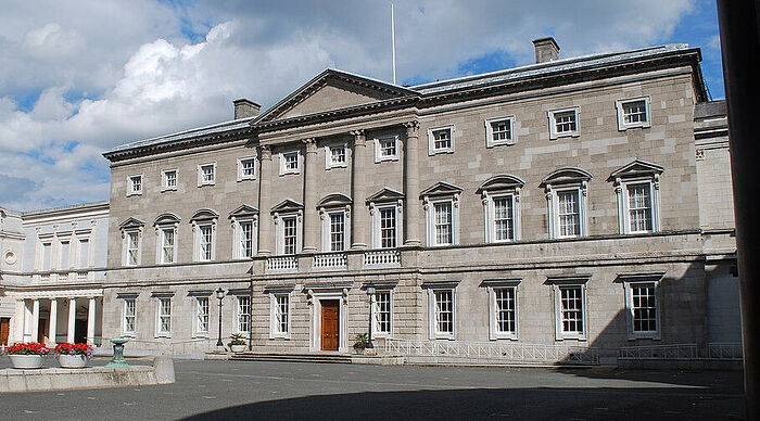 Президент Ирландии подписал закон о преступлениях на почве ненависти, признающий 72 пола и трансгендеров