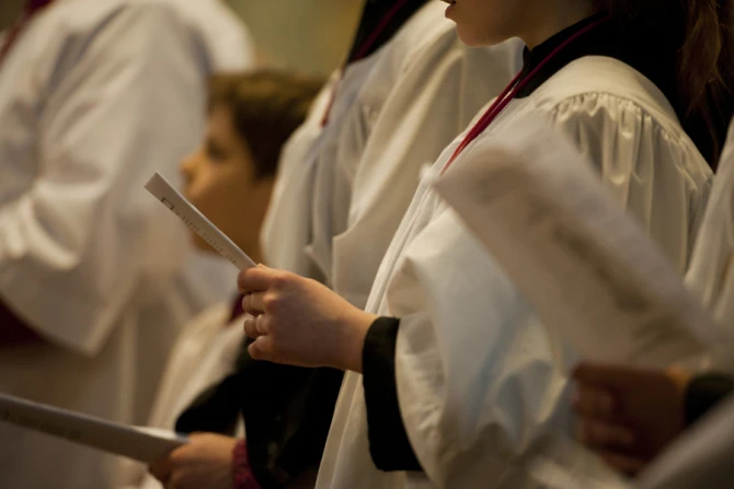 Кардинал Шри-Ланки предписывает использовать алтарников только для мужчин в архиепархии Коломбо