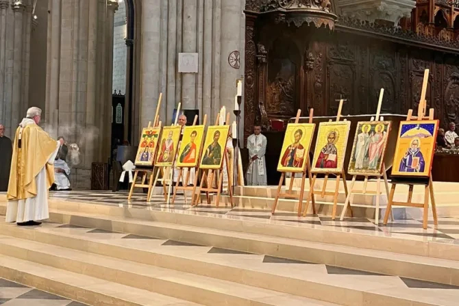 Восточные иконы в соборе Нотр-Дам в Париже: Шаг к большему единству?