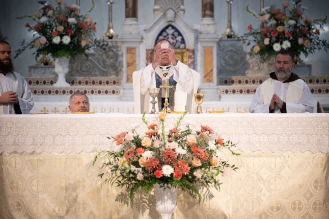 ФОТОГРАФИИ: 2025 Евхаристическое паломничество началось с многолюдной мессы в Индианаполисе