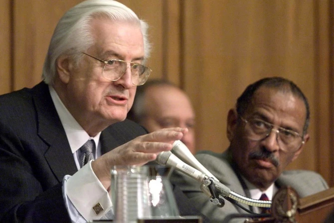 Кто такой Генри Хайд? Чиновники штата Иллинойс пытаются очистить имя законодателя, выступающего за сохранение жизни