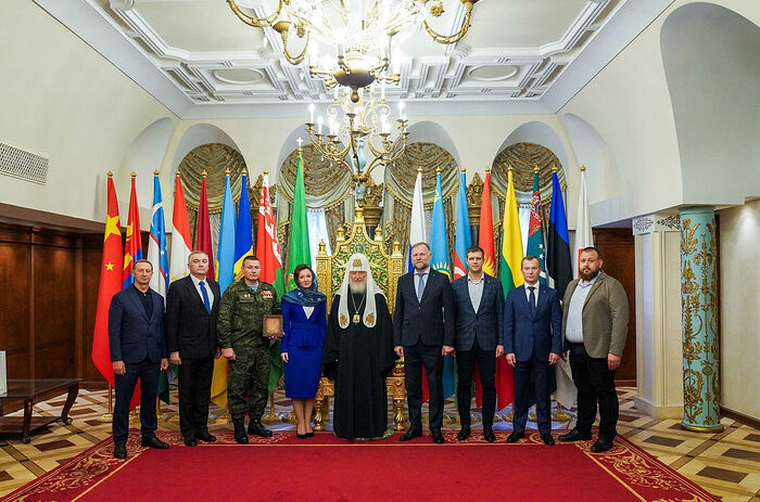 Святейший Патриарх Кирилл встретился с представителями Всероссийского общественного движения «Отцы России»