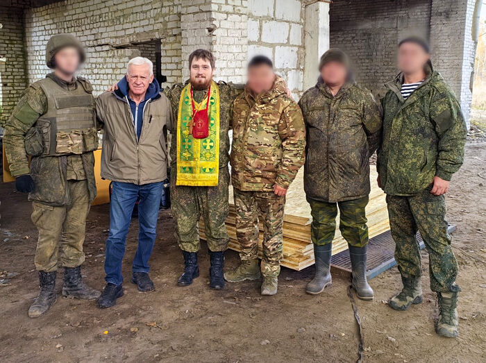 Военный священник Брянской епархии оказал помощь в восстановлении разрушенных позиций