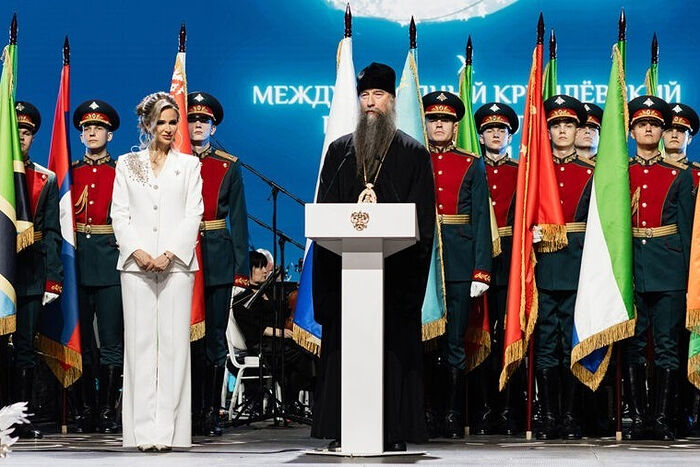 Епископ Сергиево-Посадский Кирилл посетил X Международный кремлевский благотворительный кадетский бал