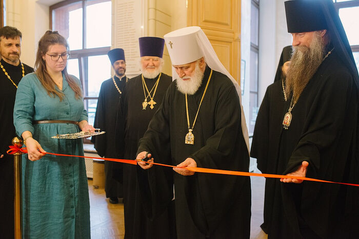 На торжественном акте ПСТГУ открылась выставка «Кто ны разлучит от любве Божия», посвященная 100-летию исповеднической кончины святителя Тихона