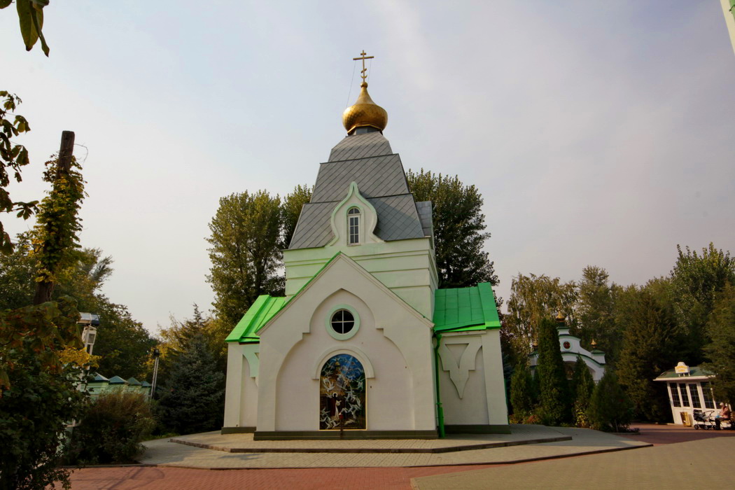 Часовни аэропортах. Церковь Сергия Радонежского Ростов-на-Дону. Храм часовня Сергия Радонежского Крымск. Сергиевская Церковь Ростов на Дону.