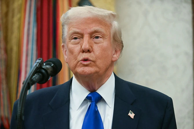 UPDATE: Трамп отвергает критику в адрес AI-изображения, на котором он изображен в качестве Папы: 'Католикам это понравилось'