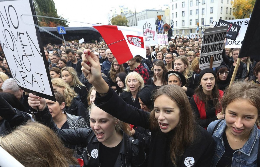 Протесты сторонников абортов в Польше