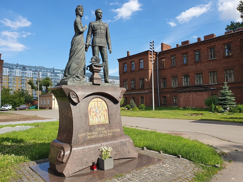 Памятник Александру II в центре города