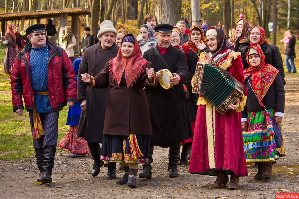 Покров в старой России был временем традиционных народных гуляний