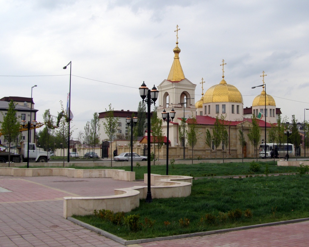 Вид на храм Архистратига Михаила с улицы