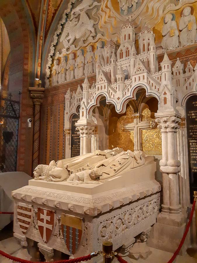 Саркофаг короля Белы III и его супруги в капелле Святой Троицы