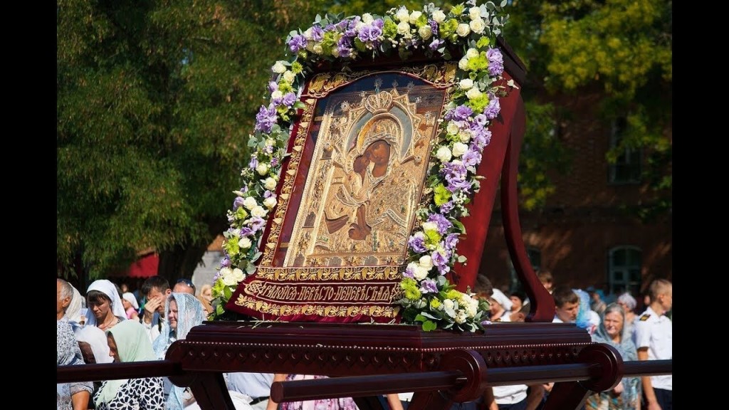 Крестный ход с Донской иконой Пресвятой Богородицы