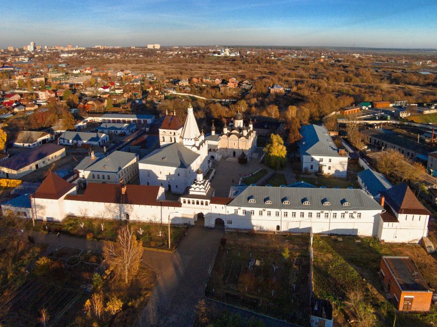 Вид на серпуховский монастырь с высоты птичьего полёта