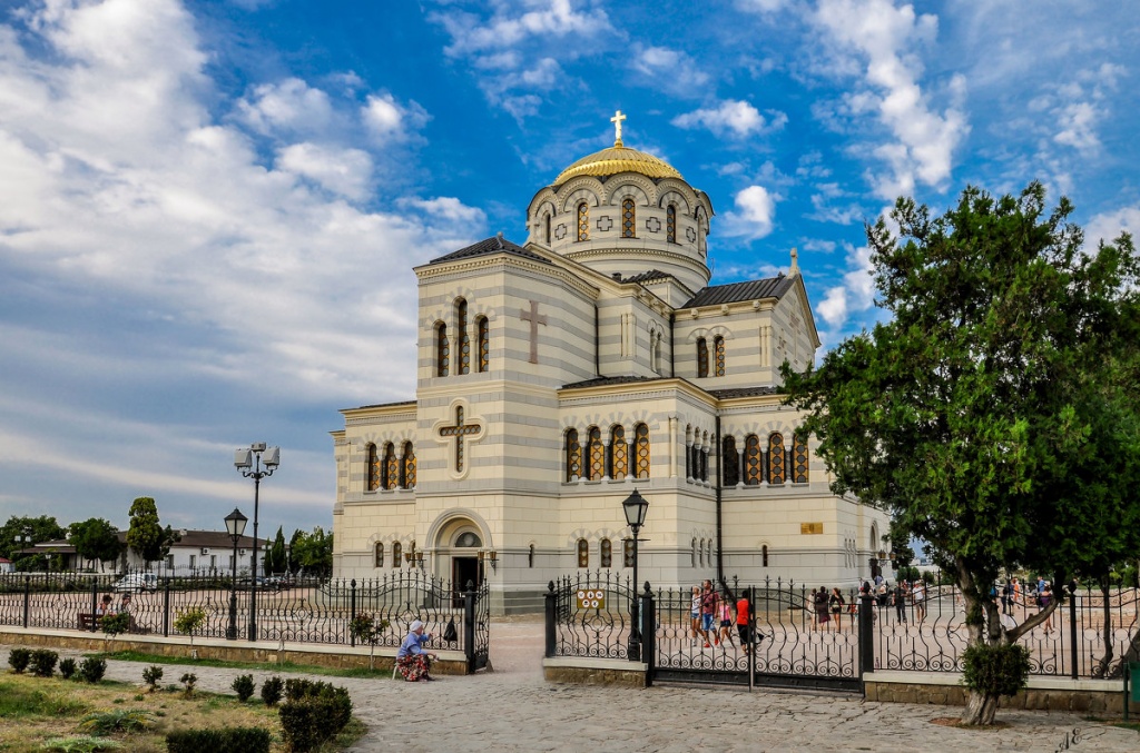 Владимирский собор и памятник святому равноапостольному князю Киевскому в Севастополе