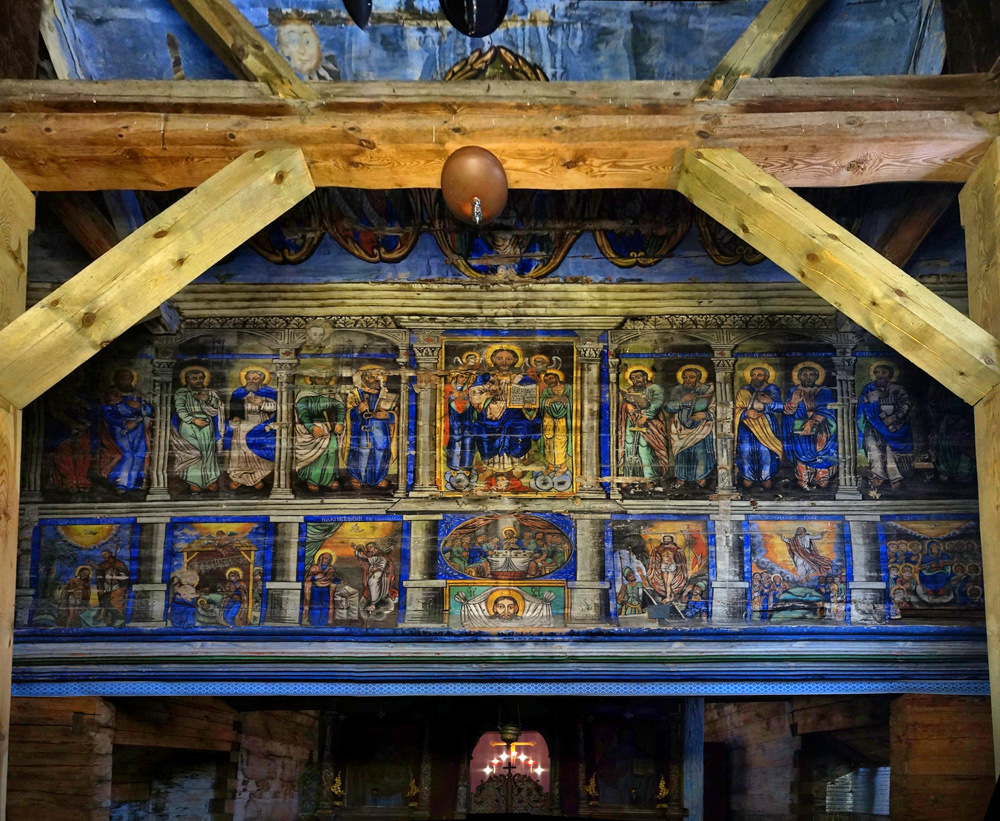 Росписи и иконы храма в селе Потелич завораживают своей яркостью и самобытностью исполнения