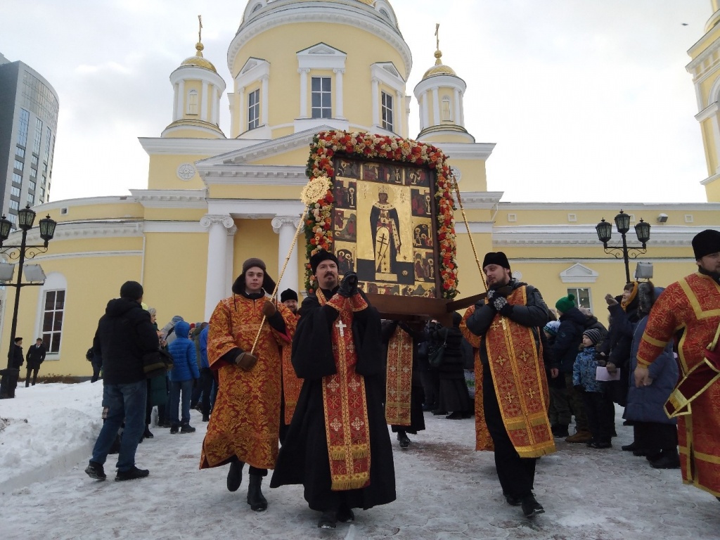 В день святой Екатерины по улицам столицы Урала прошёл общегородской крестный ход