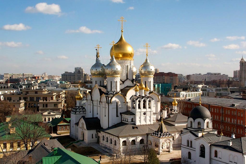 Воссозданный собор Рождества Пресвятой Богородицы, главный монастырский храм.