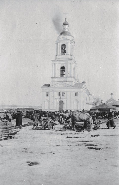 Вид на храм со стороны колокольни на рубеже XIX и ХХ веков