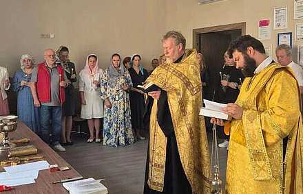 Председатель Синодального отдела по благотворительности освятил новый Дом милосердия в Москве