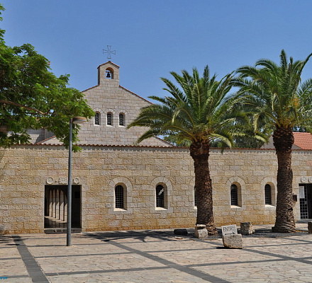 Tabgha: un luogo dove si moltiplicano pani e pesci. Chiesa su sette fonti