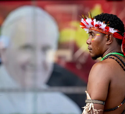 Pope Francis urges stewardship of Papua New Guinea’s resources, peace among tribes