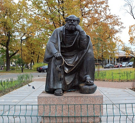 Памятник апостолу Петру в Санкт-Петербурге