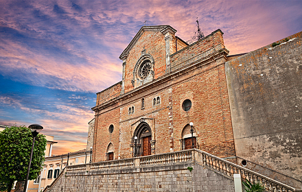 Una basílica con una costilla de dragón en su interior. Catedral de San Leucio en Atessa