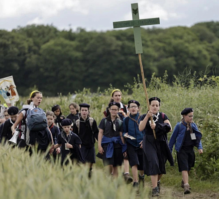 Chartres pilgrimage draws 19,000 in show of faith and tradition