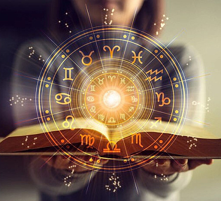 В США более четверти христиан верят в астрологию – исследование