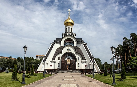 Catedral del Icono de la Madre de Dios 'Zarza Ardiente' en la ciudad de Sosnovy Bor