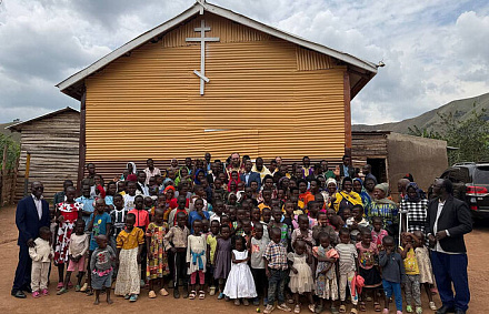 Патриарший экзарх Африки крестил более ста человек в городе Рубааре в Уганде