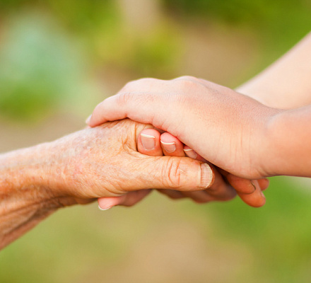 «Толцыте, и отверзется вам». Почему так трудно просить помощи?