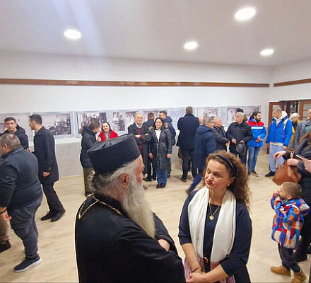 В Культурном центре города Фоча открылась выставка "Царская семья: любовь и милосердие"