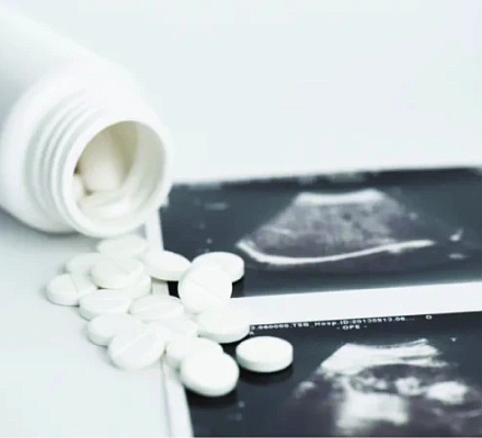 Trump se compromete a mantener disponible la píldora abortiva