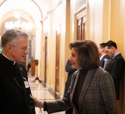 Broglio preside una misa en el Capitolio de EE.UU. y se reúne con Pelosi